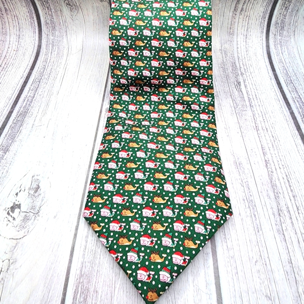 NWT Vineyard Vines Santa’s Helpers Charleston Green Whale Christmas $85 Silk